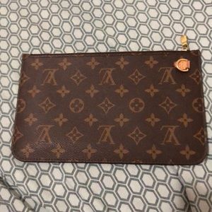Louis Vuitton Neverfull mm Pochette no strap